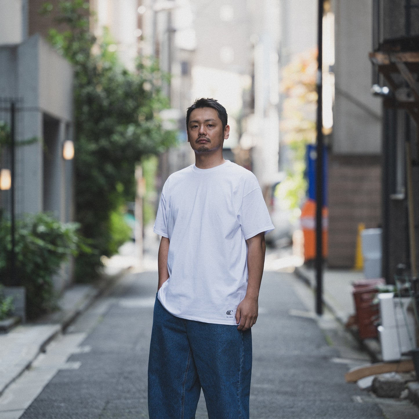 CLUMSY PICTURES FRUIT OF THE ROOM S/S TEE - NAVY
