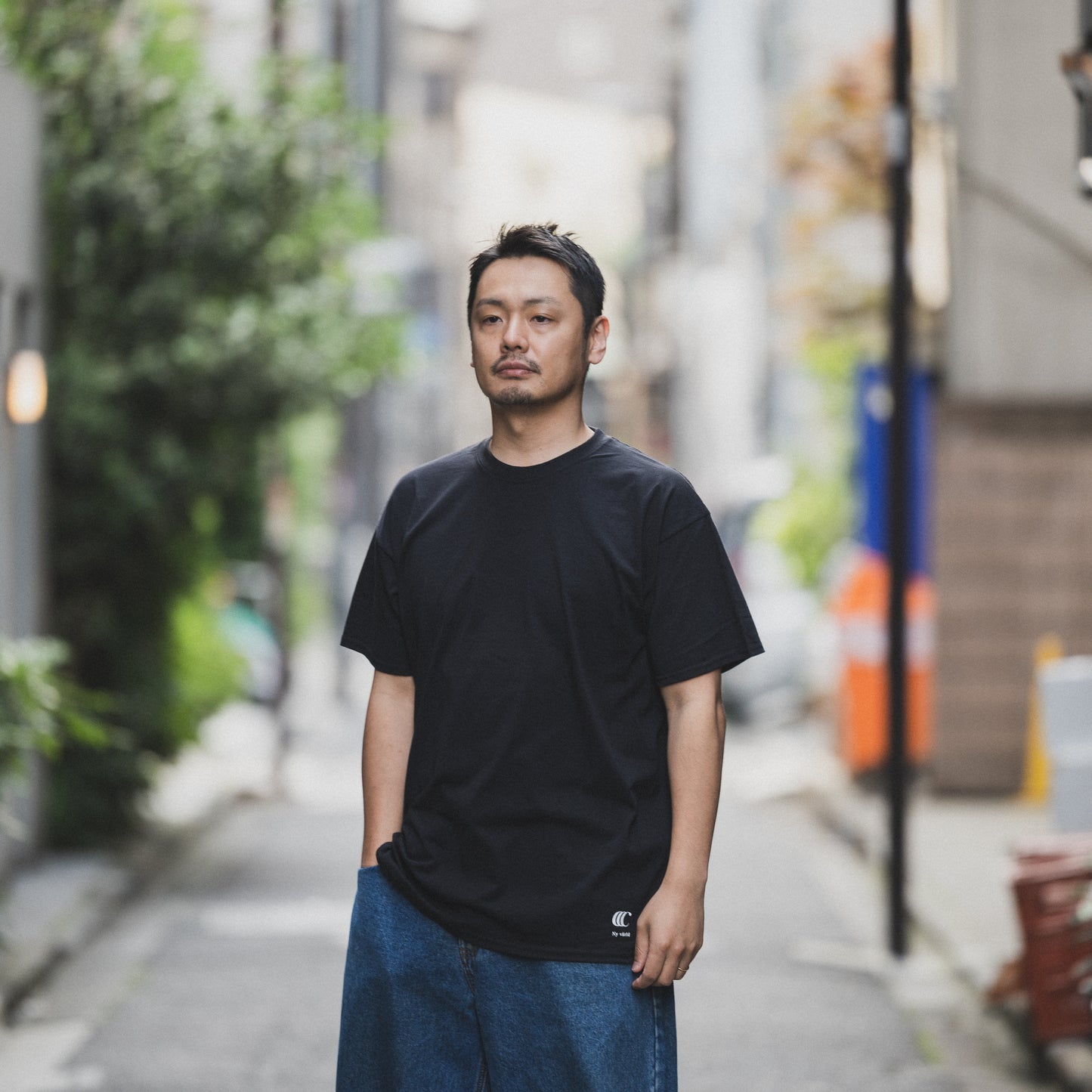 CLUMSY PICTURES FRUIT OF THE ROOM S/S TEE - NAVY