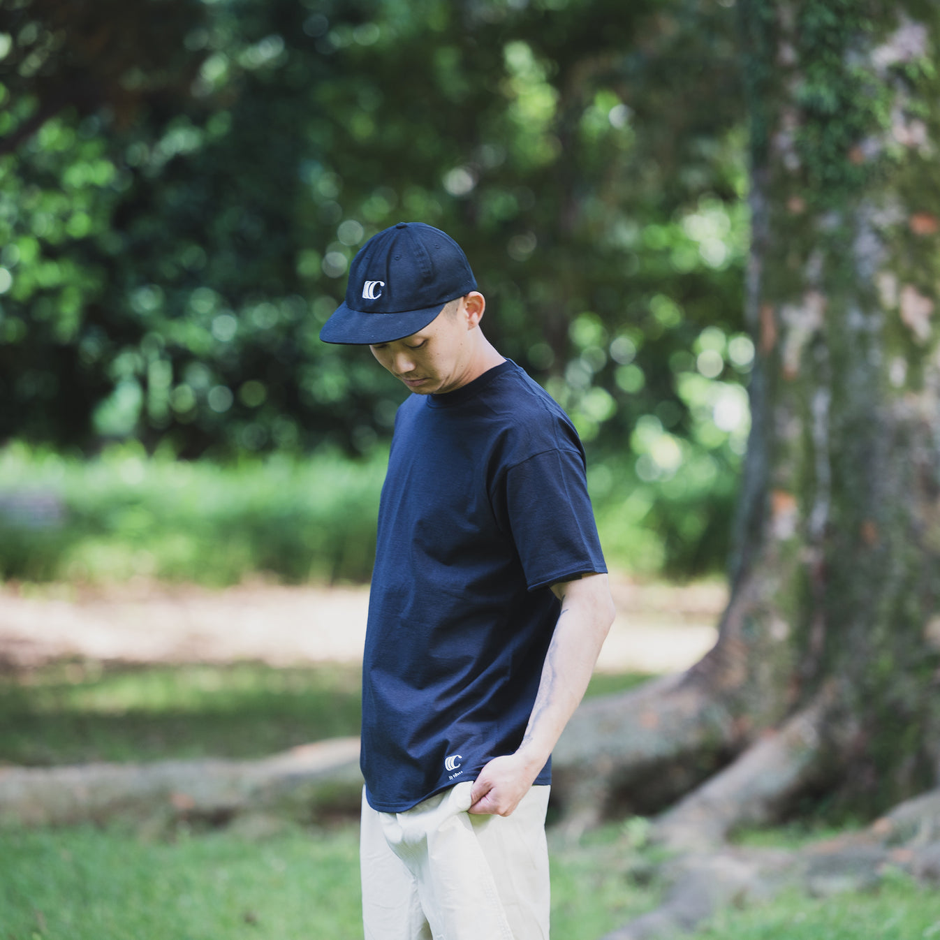 CLUMSY PICTURES FRUIT OF THE ROOM S/S TEE - NAVY