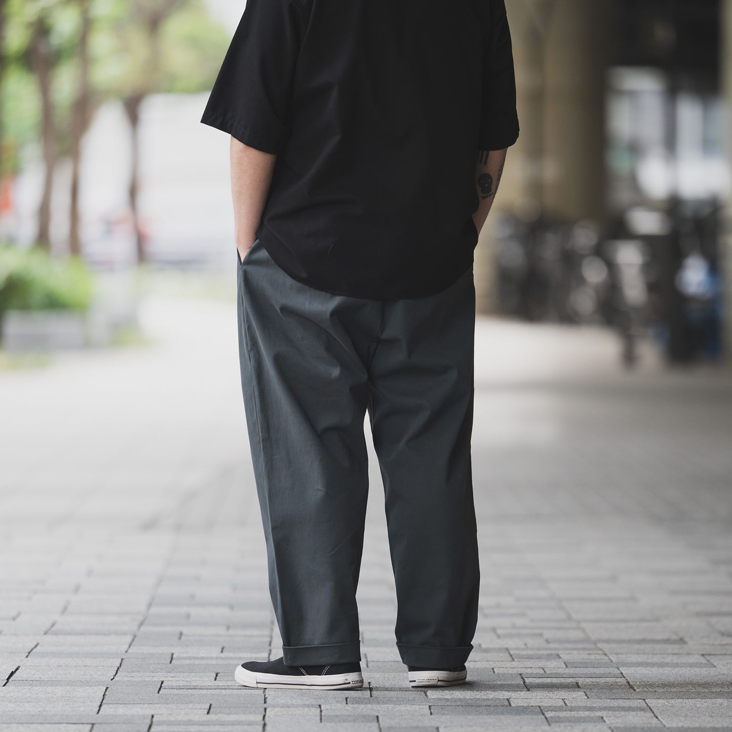 CLUMSY PICTURES 2 PLEATS RELAXED TWILL PANTS - NAVY