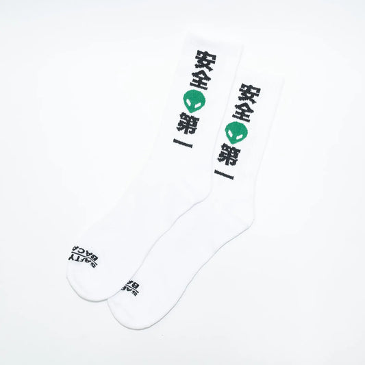 「安全第一」という標語がデザインされたBACANCES(バカンシーズ)のソックス「BC SOX SAFTY FIRST」のWHITEカラーの商品写真