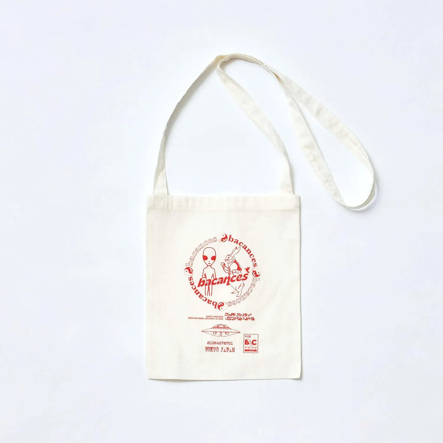 柳町唯による「BACANCES ALL INCLUSIVE(バカンシーズ オールインクルーシブ)」のグラフィックがプリントされたサコッシュ「CIRCLE LOGO BC SACOCCHE」の商品写真