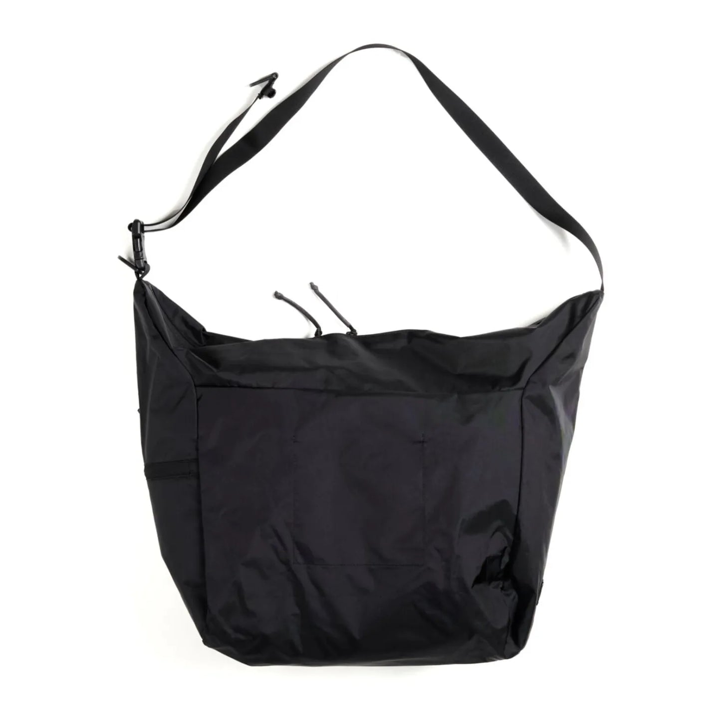 BAICYCLON(バイシクロン)の軽量なナイロン性ショルダーバッグ「BCL-28 SHOULDER BAG(210D NYLON)」のBLACKの背面からの商品写真