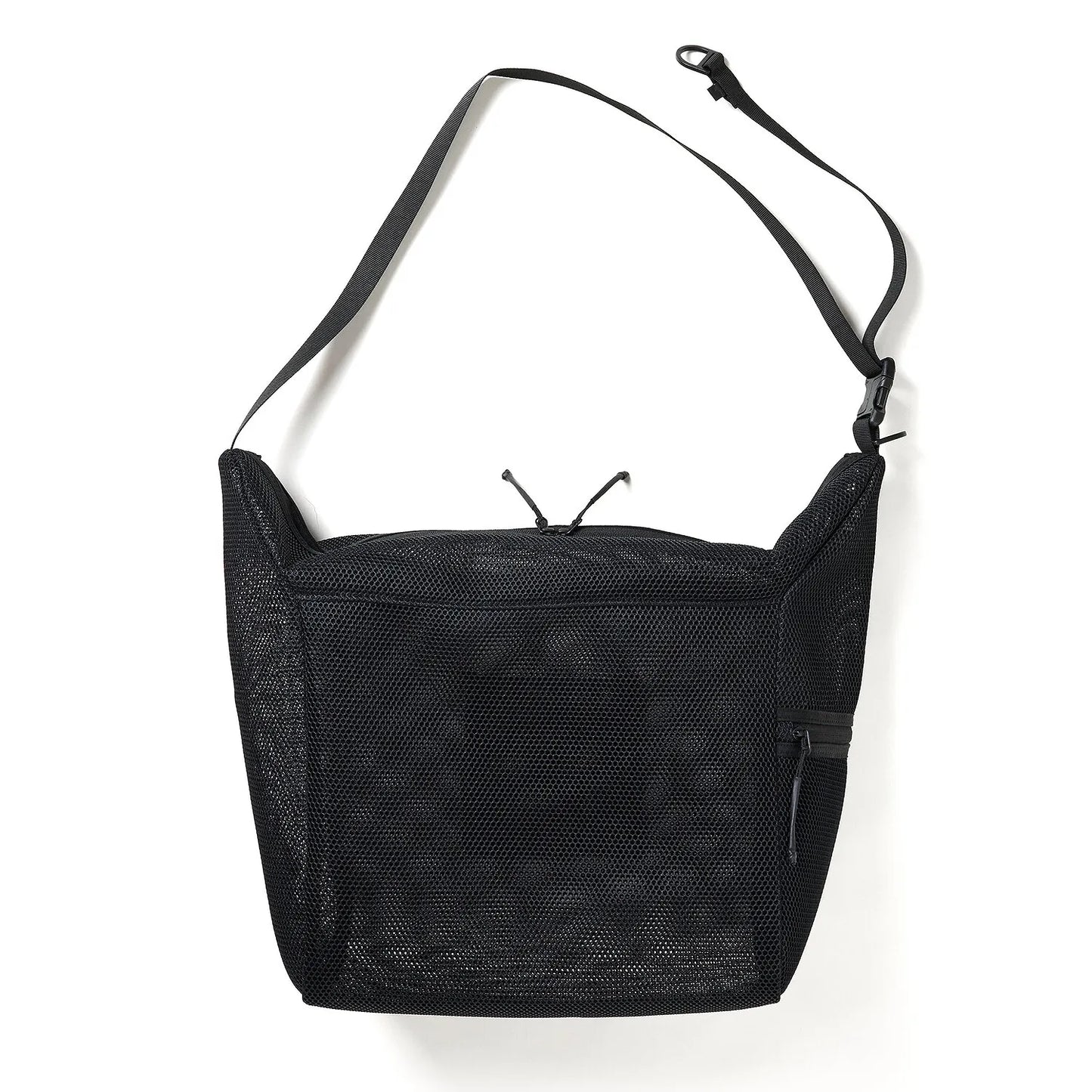 BAICYCLON(バイシクロン)のメッシュナイロン性ショルダーバッグ「BCL-28 MESH LARGE SHOULDER BAG)」のBLACKの正面からの商品写真