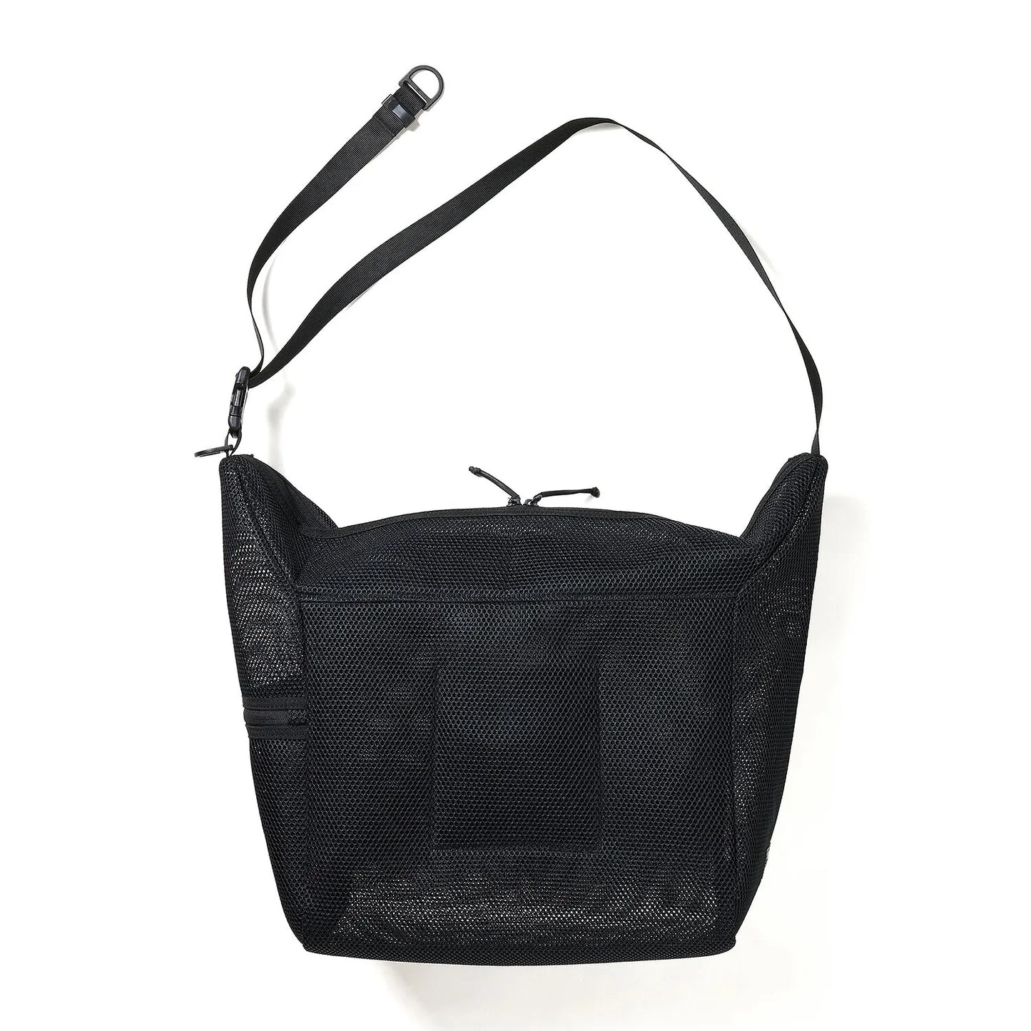 BAICYCLON(バイシクロン)のメッシュナイロン性ショルダーバッグ「BCL-28 MESH LARGE SHOULDER BAG)」のBLACKの背面からの商品写真