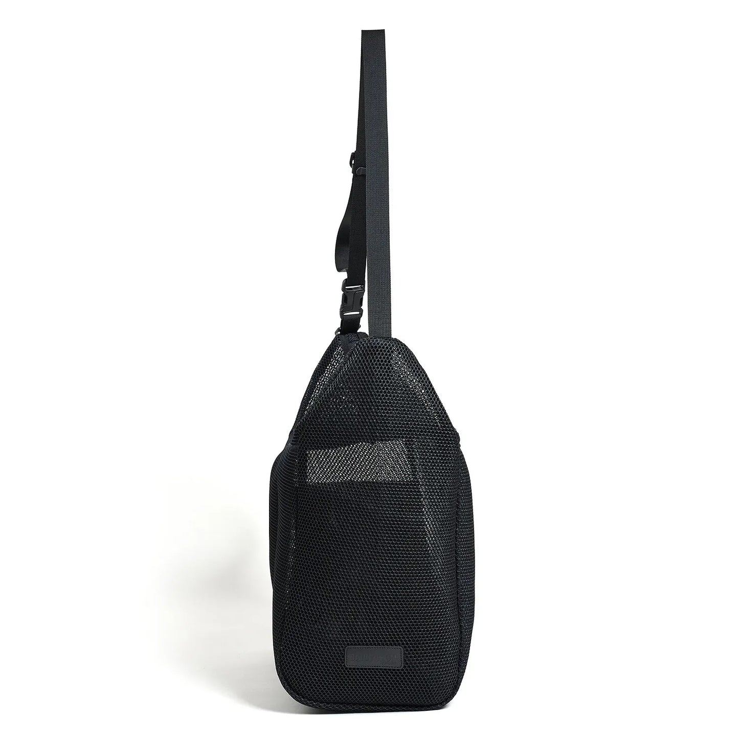 BAICYCLON(バイシクロン)のメッシュナイロン性ショルダーバッグ「BCL-28 MESH LARGE SHOULDER BAG)」のBLACKの逆側面からの商品写真