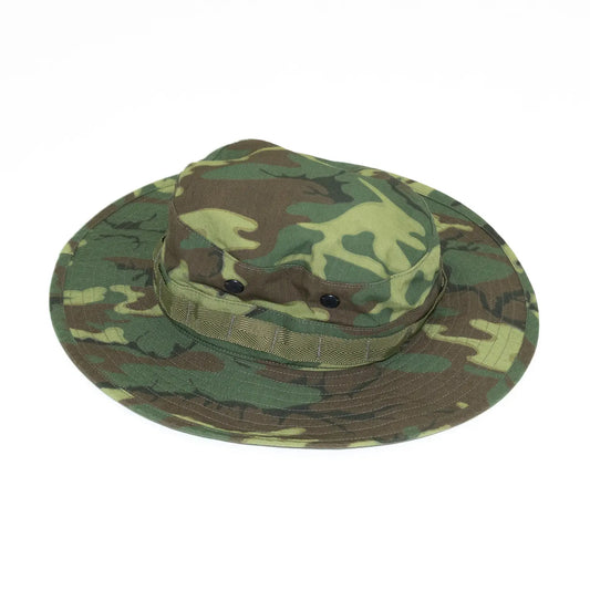 BUZZ RICKSON'S(バズリクソンズ)のERDLカモフラージュ柄のミリタリーコンバット・ブーニーハット「ERDL CAMOUFLAGE BONNIE HAT(BR02853)」の斜め上からの商品写真
