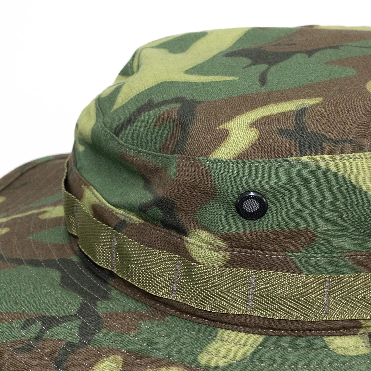 BUZZ RICKSON'S(バズリクソンズ)のERDLカモフラージュ柄のミリタリーコンバット・ブーニーハット「ERDL CAMOUFLAGE BONNIE HAT(BR02853)」の生地感とストラップの詳細写真
