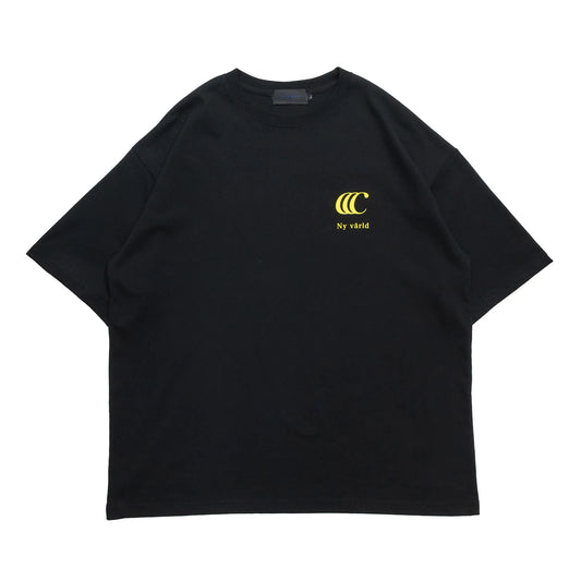 clumsy PicturesのCCCロゴがデザインされた定番モデルのTシャツ「LIMITED CCC WIDE TEE」のBLACK/TRUE YELLOWカラーの正面からの商品写真