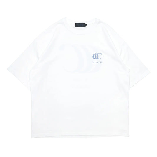 clumsy PicturesのCCCロゴがデザインされた定番モデルのTシャツ「LIMITED CCC WIDE TEE」のWHITE/HORIZON BLUEカラーの正面からの商品写真
