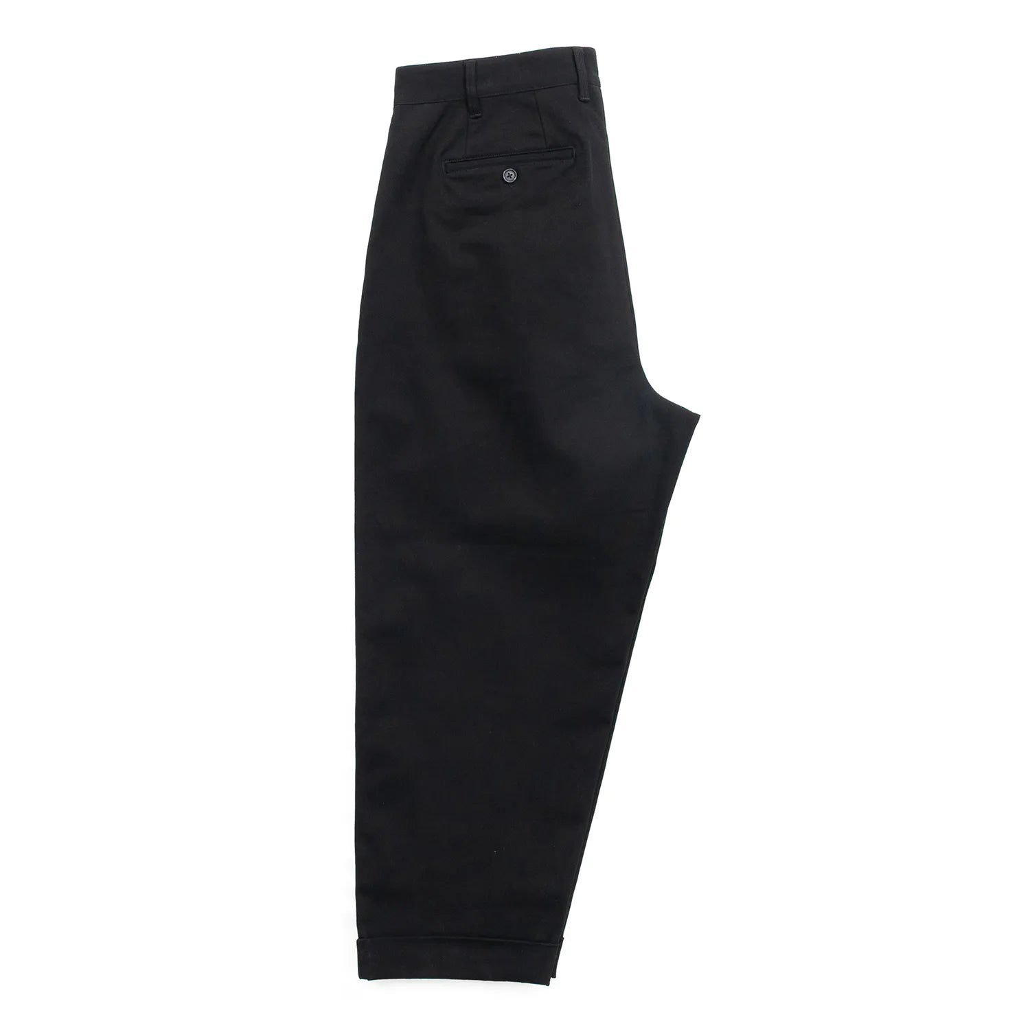 CLUMSY PICTURESの新作パンツ「2 PLEATS RELAXED TWILL PANTS」のBLACKカラーの横からの商品写真