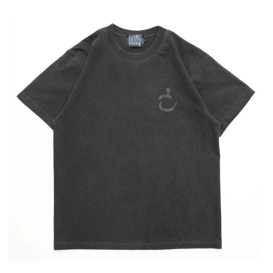 GORILLA TACOSのバックとフロント左胸にデザインがプリントされたTシャツ「New MOJI S/S TEE」のWASHED BLACKカラーの正面からの商品写真