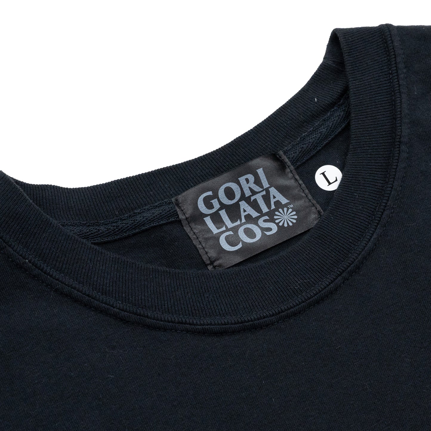 中目黒の人気餃子店「OHKA THE BESTDAYS」とのコラボレーションモデルのGORILLA TACOSのTシャツ「OHKA TEE」のBLACKカラーの襟裏のブランドタグ