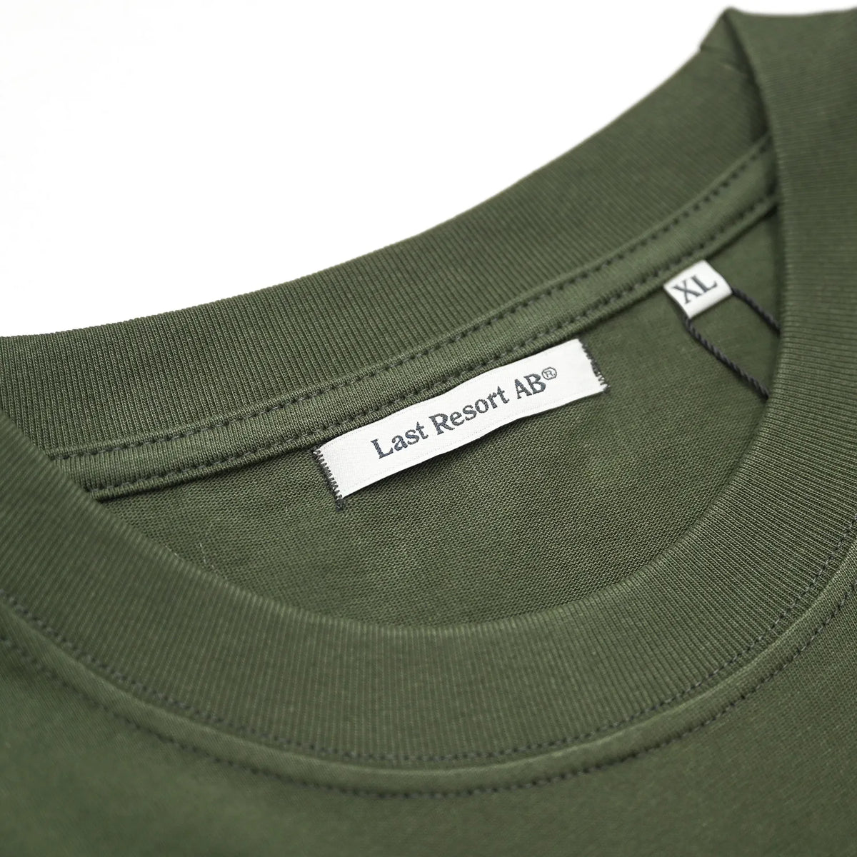LAST RESORT / AB ATLAS MONOGRAM S/S TEE - OLIVE/SAND