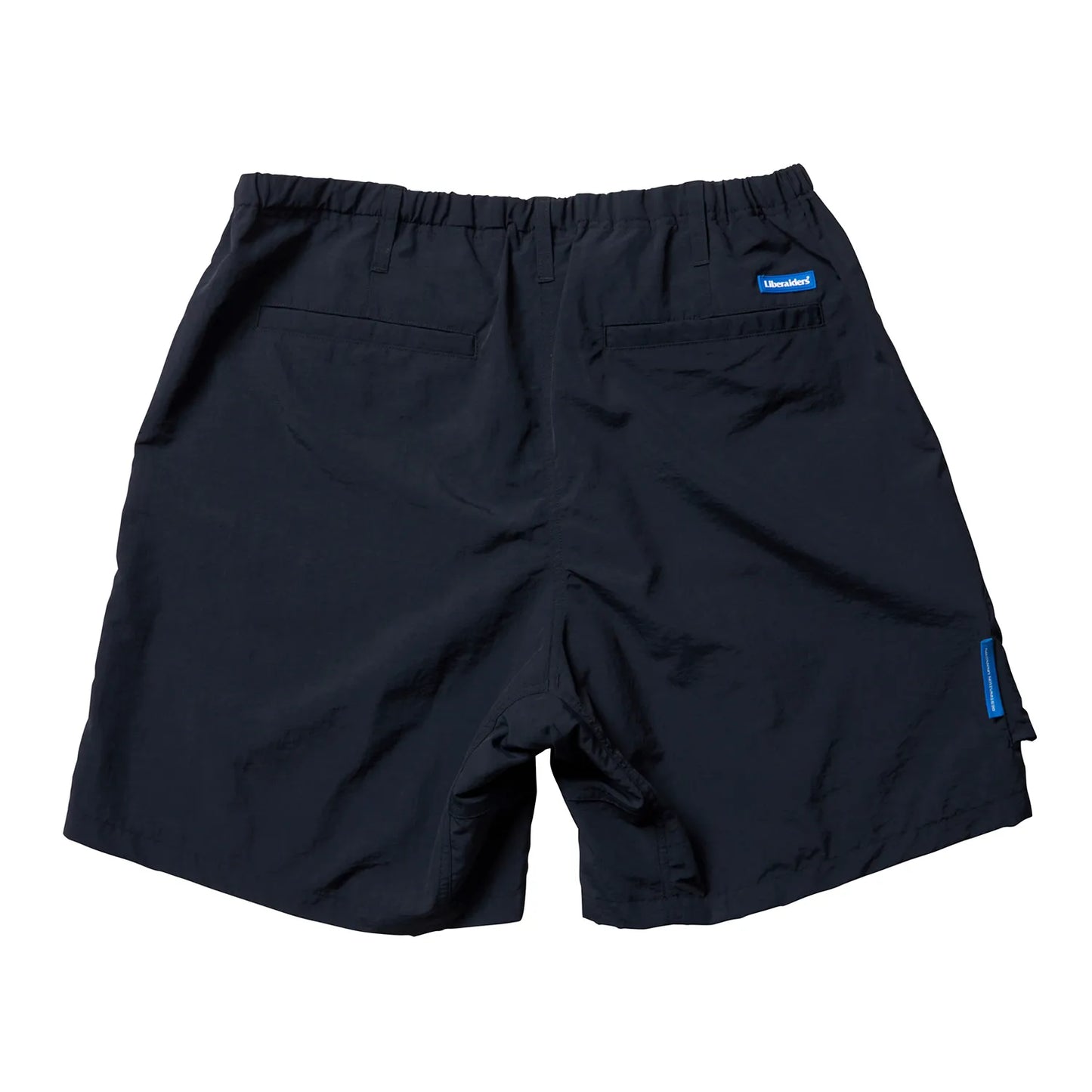 Liberaiders(リベレイダース)のナイロン製ショーツ「LR NYLON SHORTS」のBLACKカラーの背面からの商品写真
