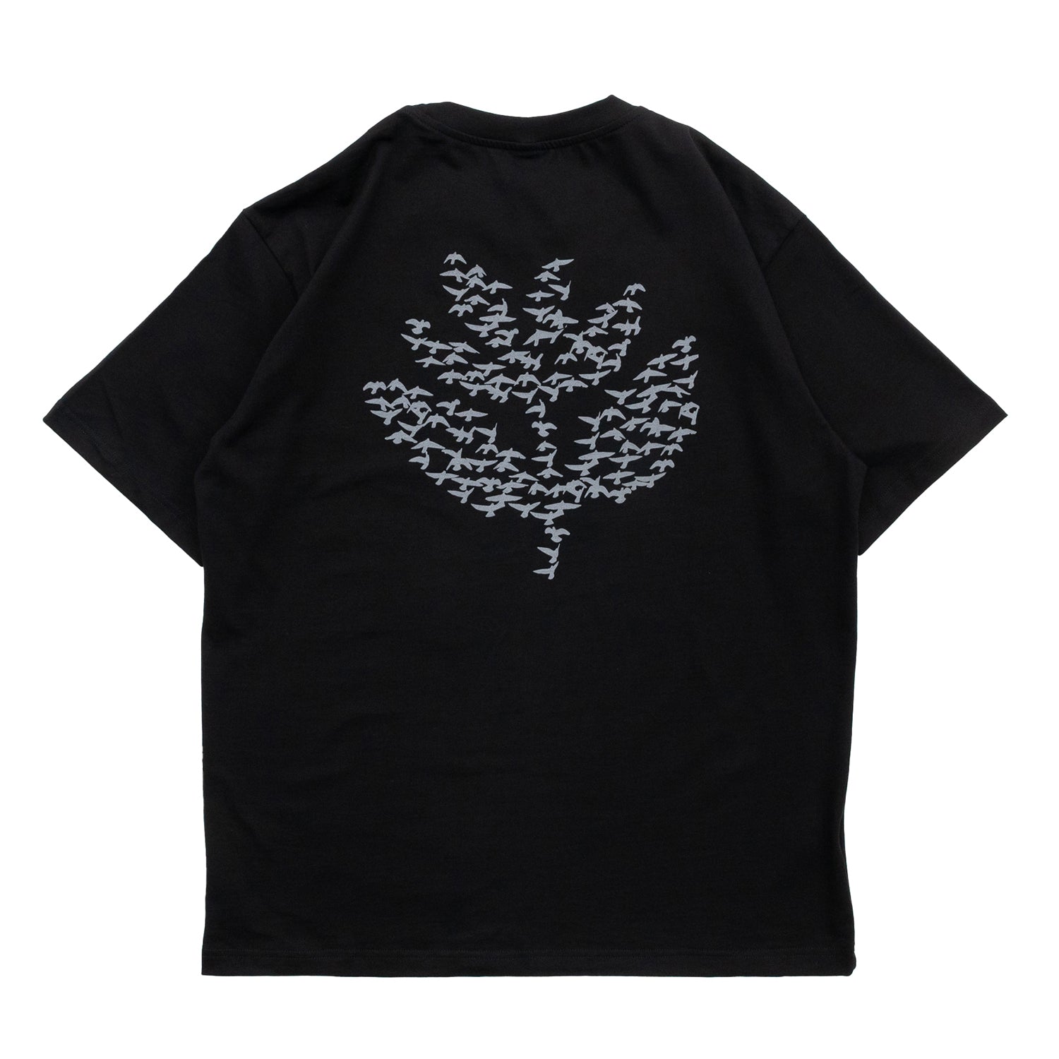 MAGENTA(マジェンタ)のTシャツ「MIGRATION S/S TEE」のBLACKカラーの背面からの商品写真