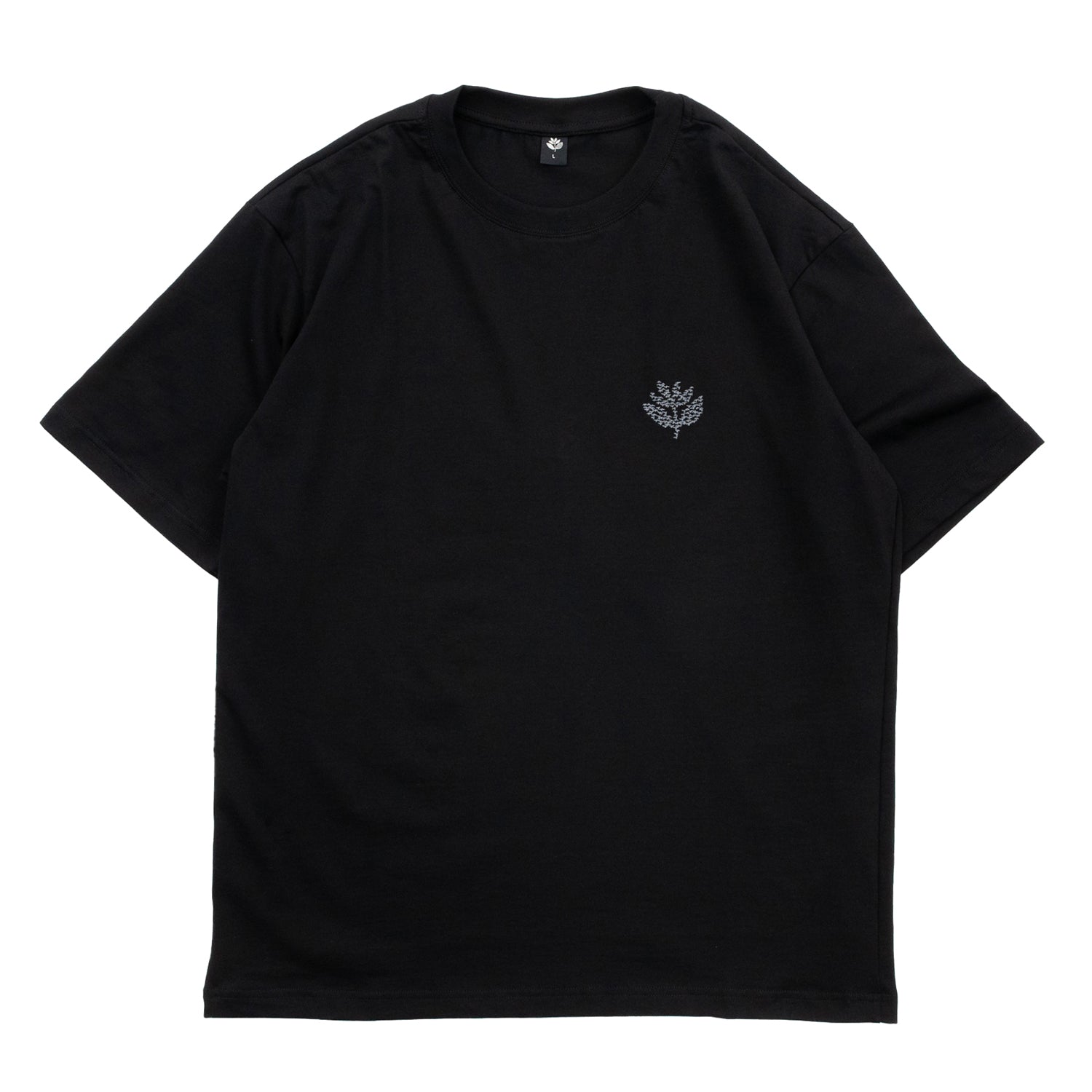 MAGENTA(マジェンタ)のTシャツ「MIGRATION S/S TEE」のBLACKカラーの正面からの商品写真