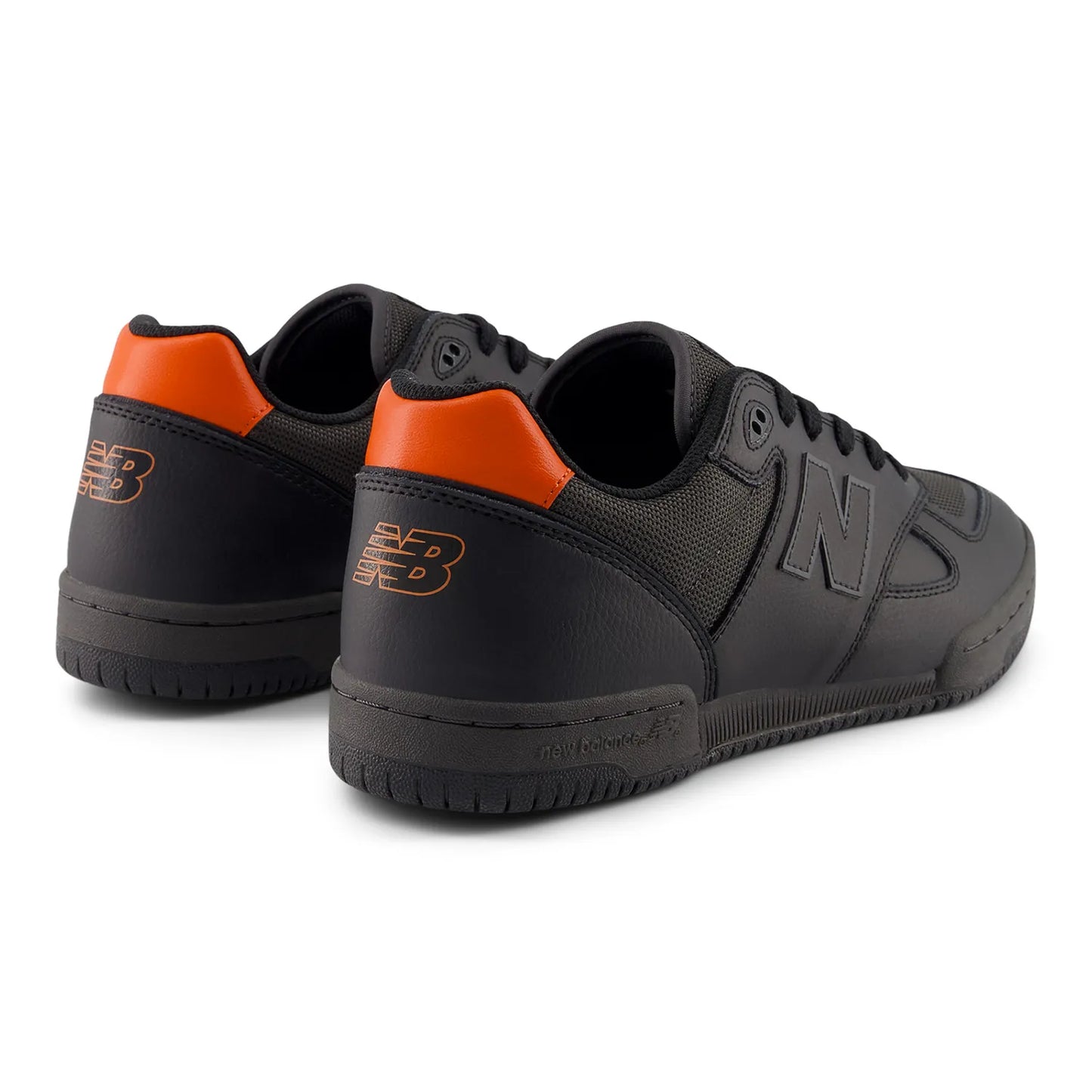 New Balance Numeric(ニューバランスヌメリック)の「TOM KNOX」のシグネーチャーモデルのスケボー・スケートボードシューズ「NM600TOO」のBLACKカラーの右斜め後ろからの商品写真