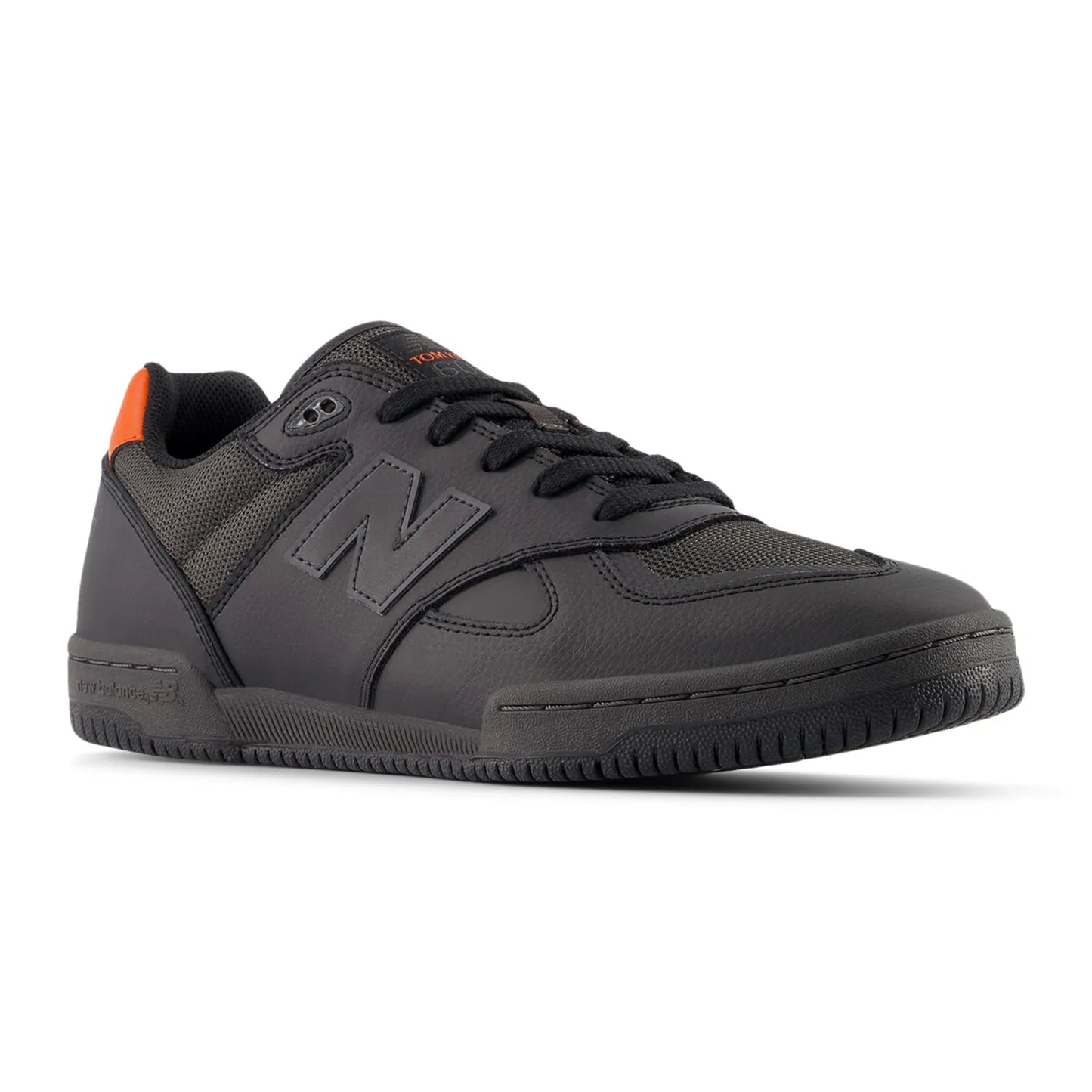 New Balance Numeric(ニューバランスヌメリック)の「TOM KNOX」のシグネーチャーモデルのスケボー・スケートボードシューズ「NM600TOO」のBLACKカラーの右斜め前からの商品写真