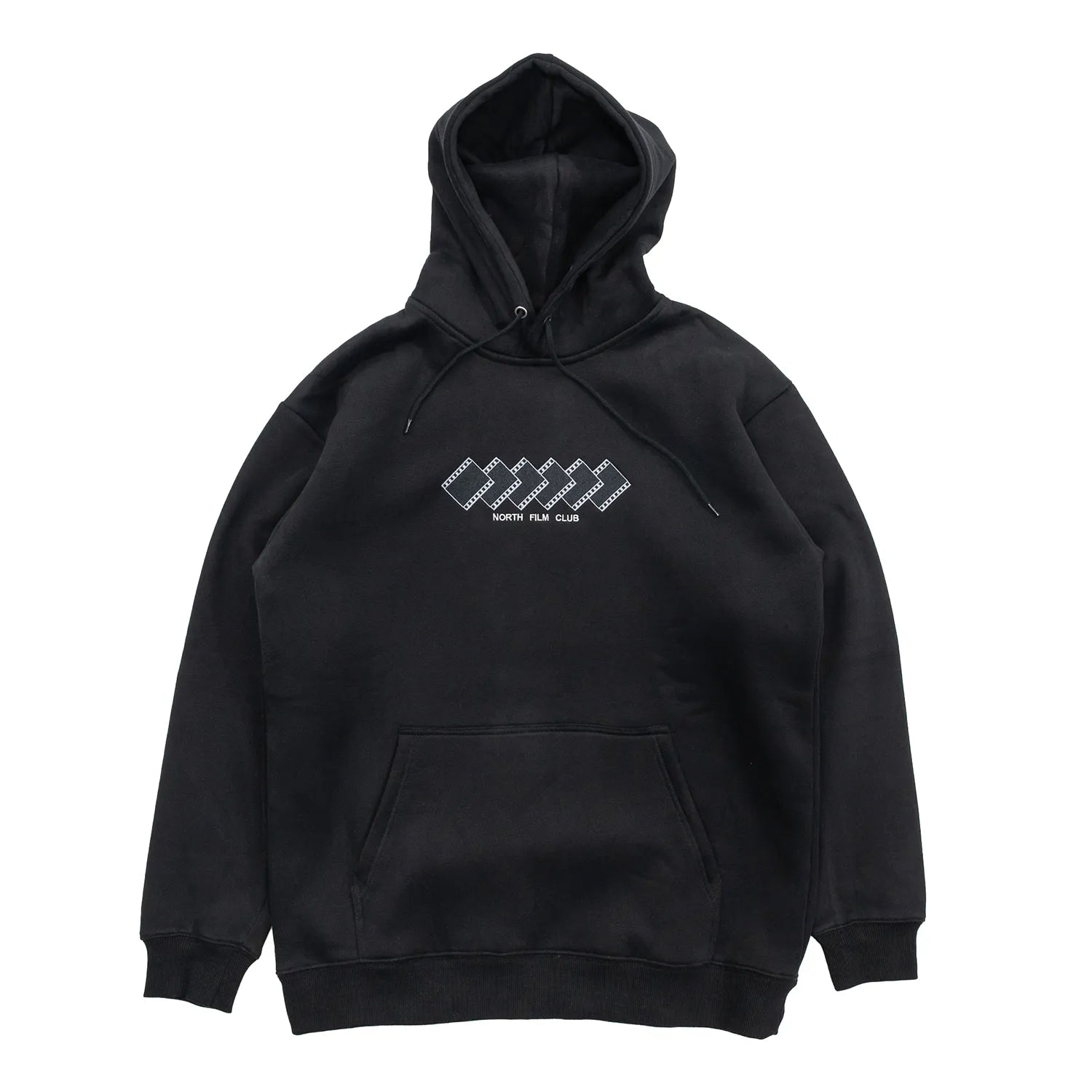 NORTH SKATE MAG(ノーススケートマグ)のフロントにデザインが刺繍で入る肉厚なパーカー「FILM CLUB HOODIE」のBLACKカラーの正面からの商品写真