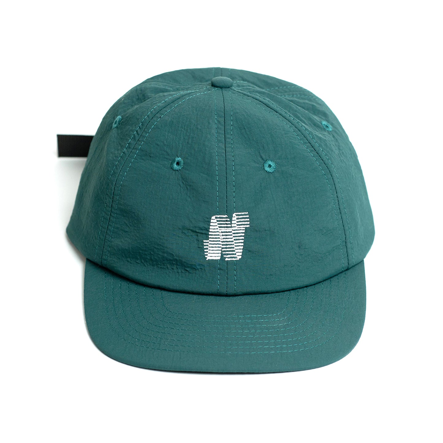 NORTH SKATE MAG(ノーススケートマグ)のリップストップナイロン性の6パネルキャップ「N LOGO CAP」のDARK GREENカラーの正面からの写真