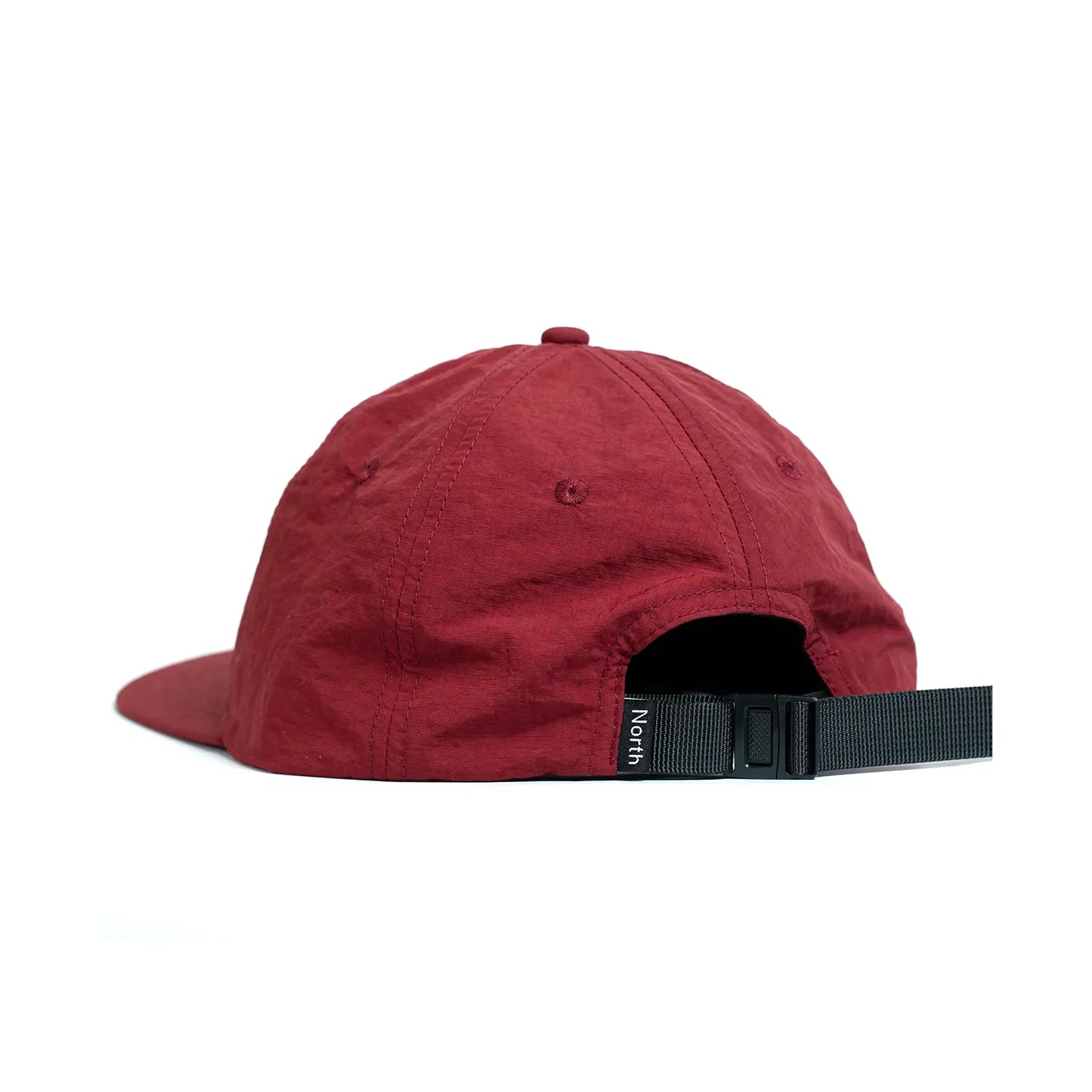 NORTH SKATE MAG(ノーススケートマグ)のリップストップナイロン性の6パネルキャップ「ZODIAC RIPSTOP CAP」のBURGUNDYカラーの背面からの写真