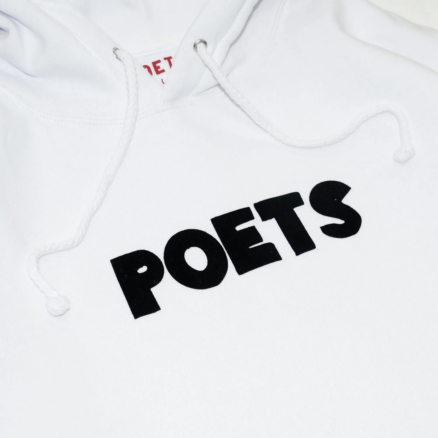 フロントにフェルト地のロゴデザインが入るPOETS(ポエッツ)のパーカー・フーディ「CUCKOO HOODIE」の「WHITE」カラーのフロントデザインの写真