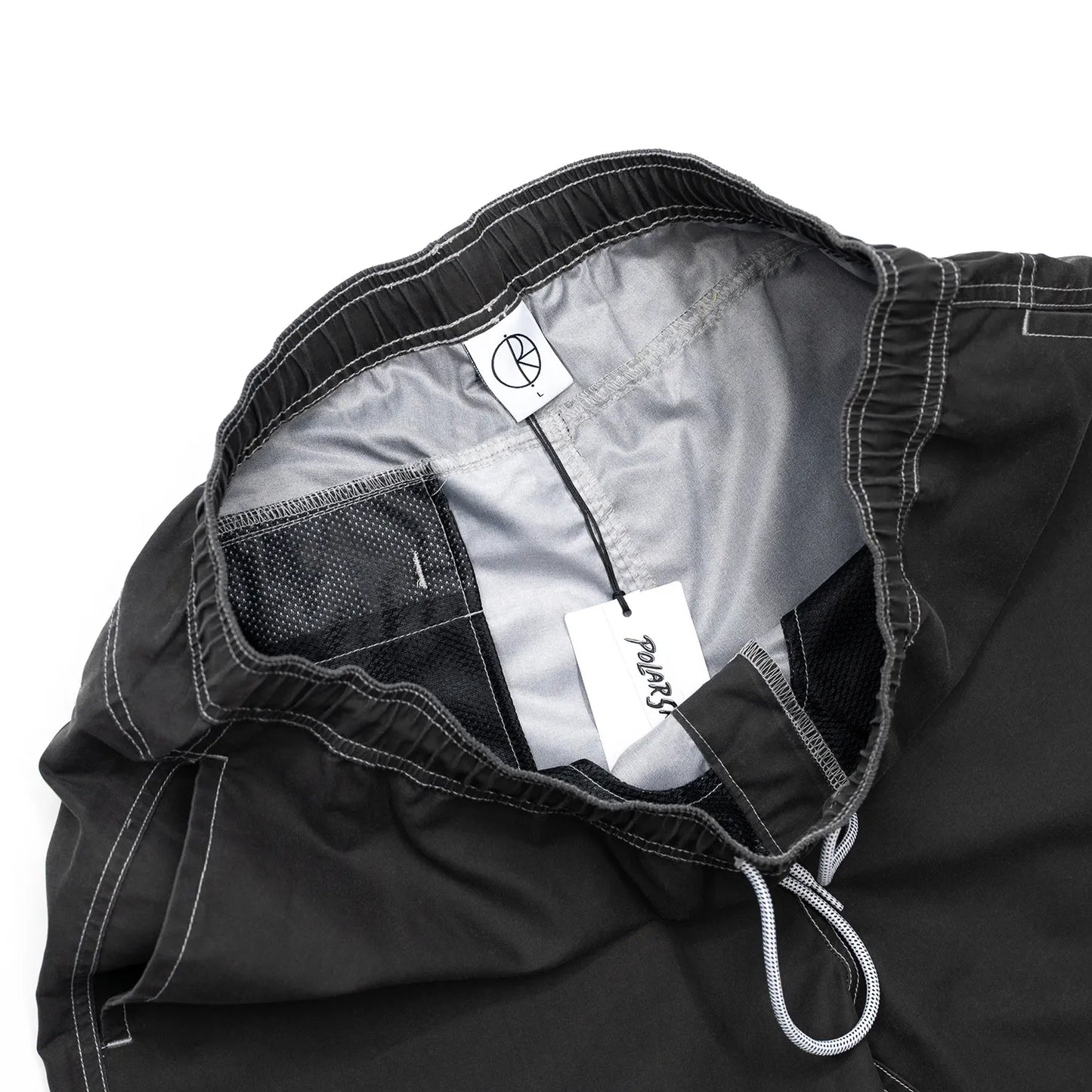 水陸両用可能なPolar Skate Co(ポーラー)のスイムショーツ「ZIGGY SWIM SHORTS」のVINTAGE BLACKカラーのウエスト部分の写真