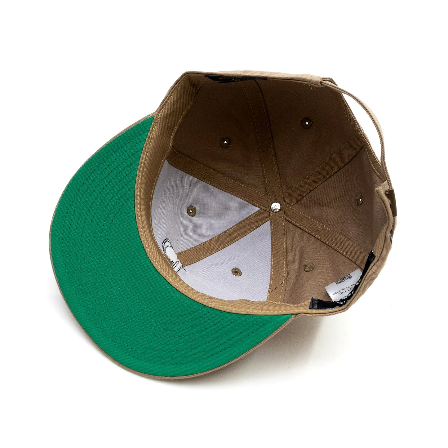 Primeの「P LOGO」がフロントに刺繍された6パネルキャップ「P LOGO 6PANEL CAP」のKAHKIカラーの被り口の写真