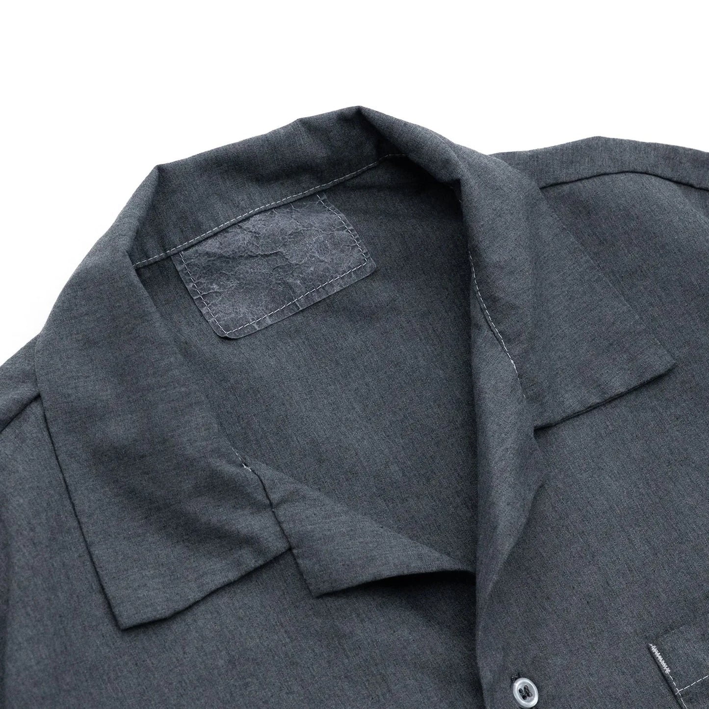 Primeがセレクトするビンテージウェア「PRIME VINTAGE」の「US MILITARY STAFF S/S SHIRTS」のGREYカラーの襟元の商品写真