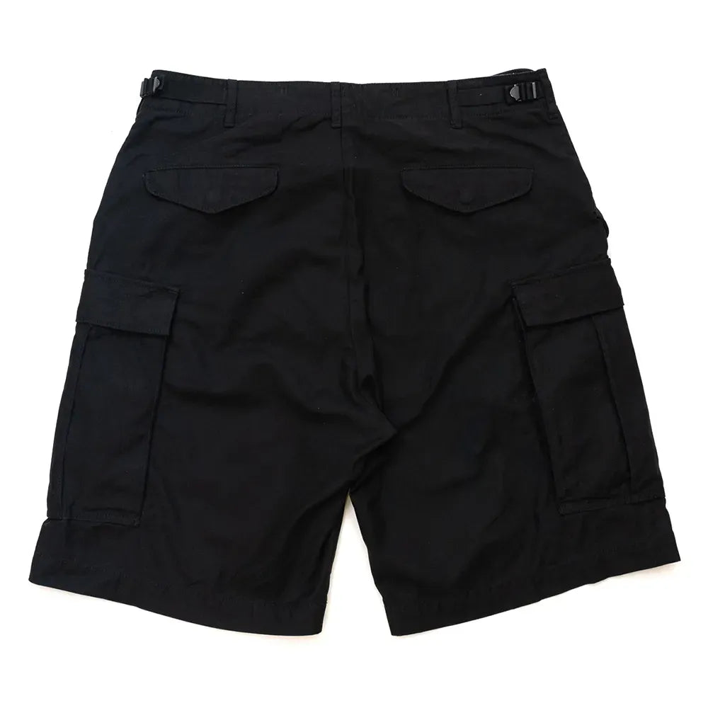 名作M-65をファットなシルエットにPrimeが理プロダクトした自信作「M-65 REMAKE CARGO SHORTS」の「BLACK」カラーの背面からの商品写真