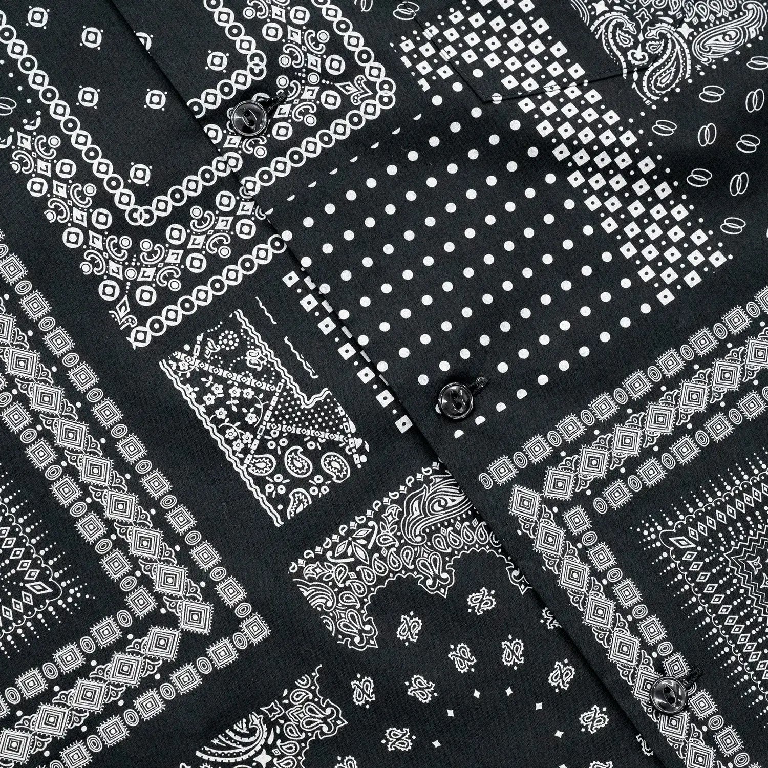 「SUGER CANE」ヴィンテージのバンダナの柄を散りばめてパッチワーク風総柄プリントシャツ「NATIVE AMERICAN BANDANA PATCHWORK PRINT OPEN SHIRT」のBLACKカラーの生地プリント写真