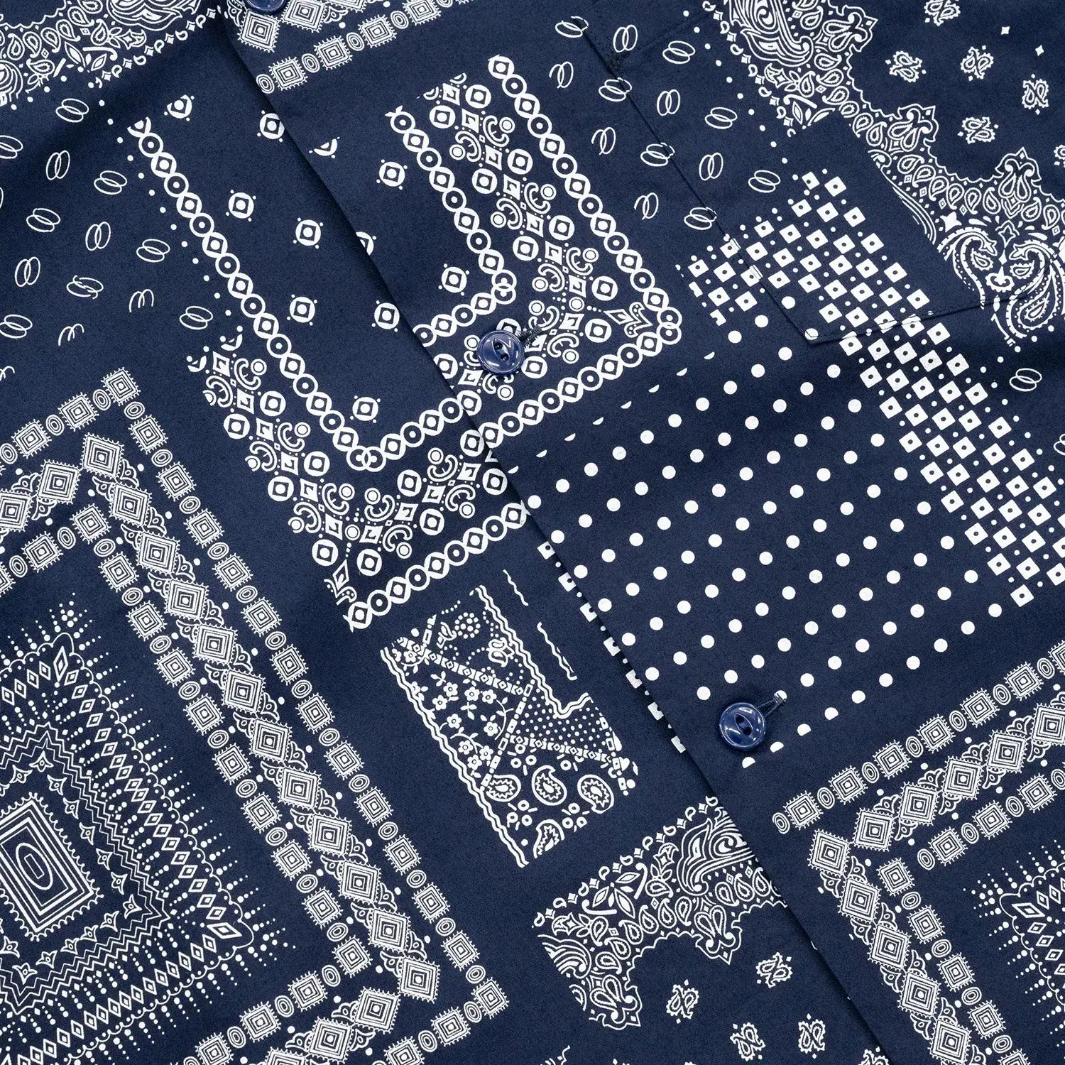 「SUGER CANE」ヴィンテージのバンダナの柄を散りばめてパッチワーク風総柄プリントシャツ「NATIVE AMERICAN BANDANA PATCHWORK PRINT OPEN SHIRT」のNAVYカラーの生地プリント写真