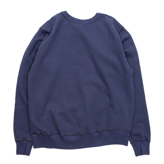 東洋エンタープライズが展開する人気ブランド「BUZZ RICKSON'S(バズリクソンズ)」のこだわりが詰まった定番クルーネックスエット「SET-IN CREW NECK SWEAT(BR65622)」のNAVYカラーの背面からの商品写真