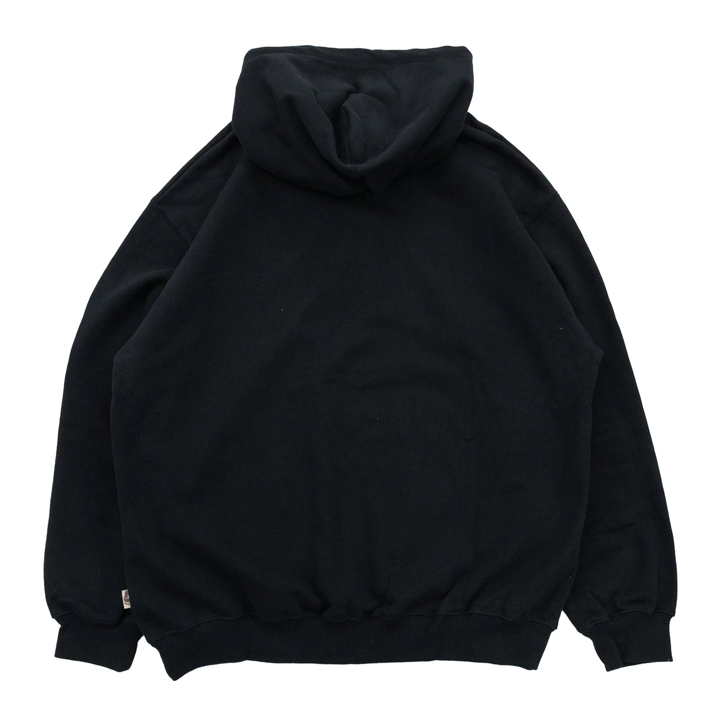 TRIBE WEAR(トライブウェア)の肉厚なフーディー|パーカー「BASIC HOODIE」のBLACKカラーの背面からの商品写真