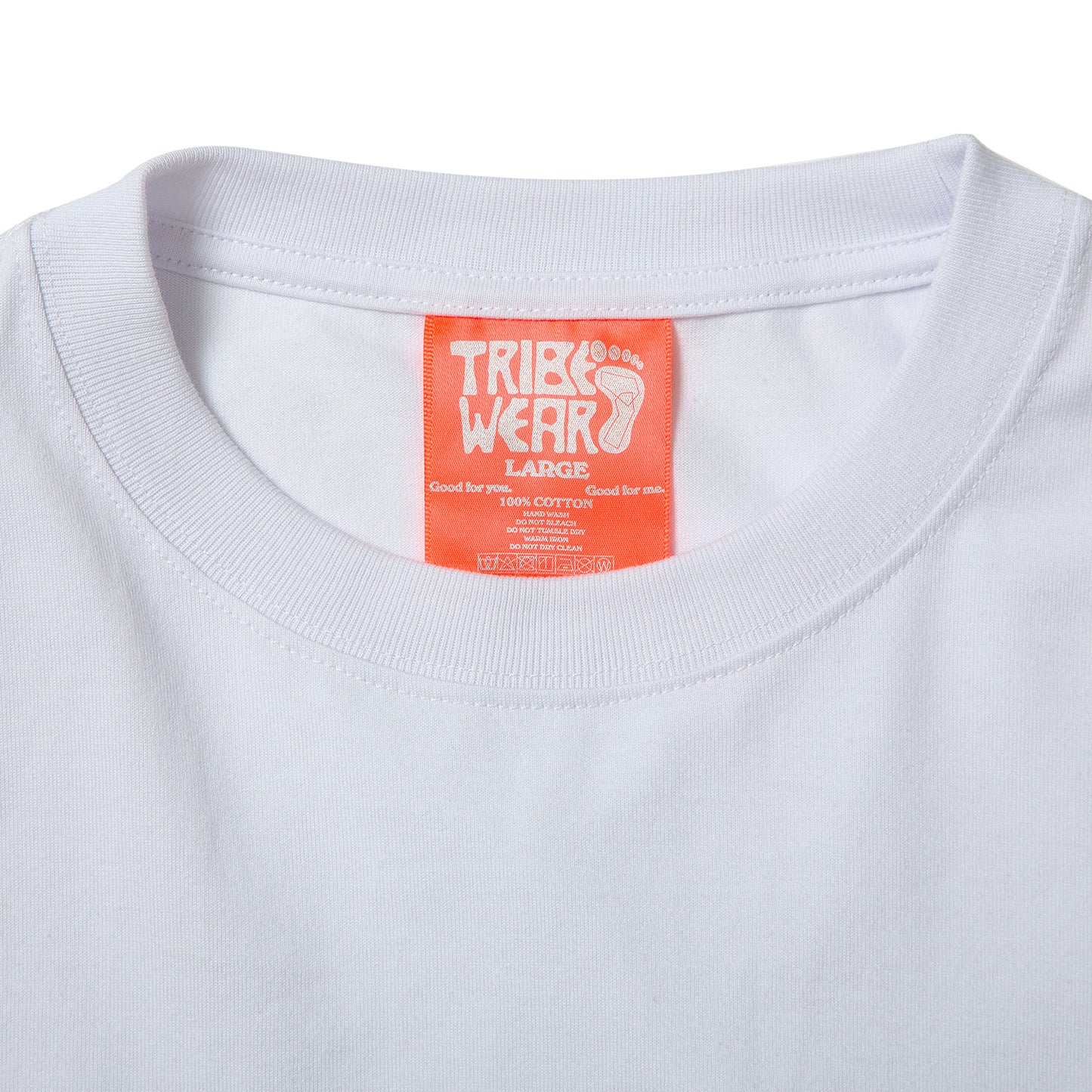 TRIBE WEAR(トライブウェア)のヘビーオンスのTシャツ「BASIC TEE」の襟裏のブランドラベルの写真