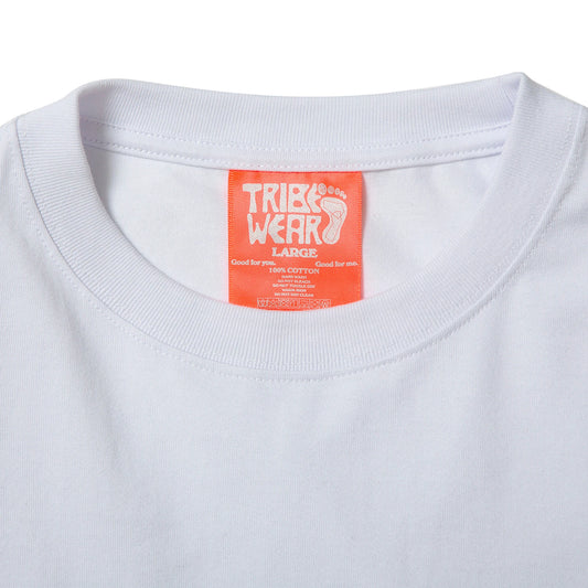 TRIBE WEAR(トライブウェア)のヘビーオンスのTシャツ「BASIC TEE」の襟裏にあるブランドラベルの写真