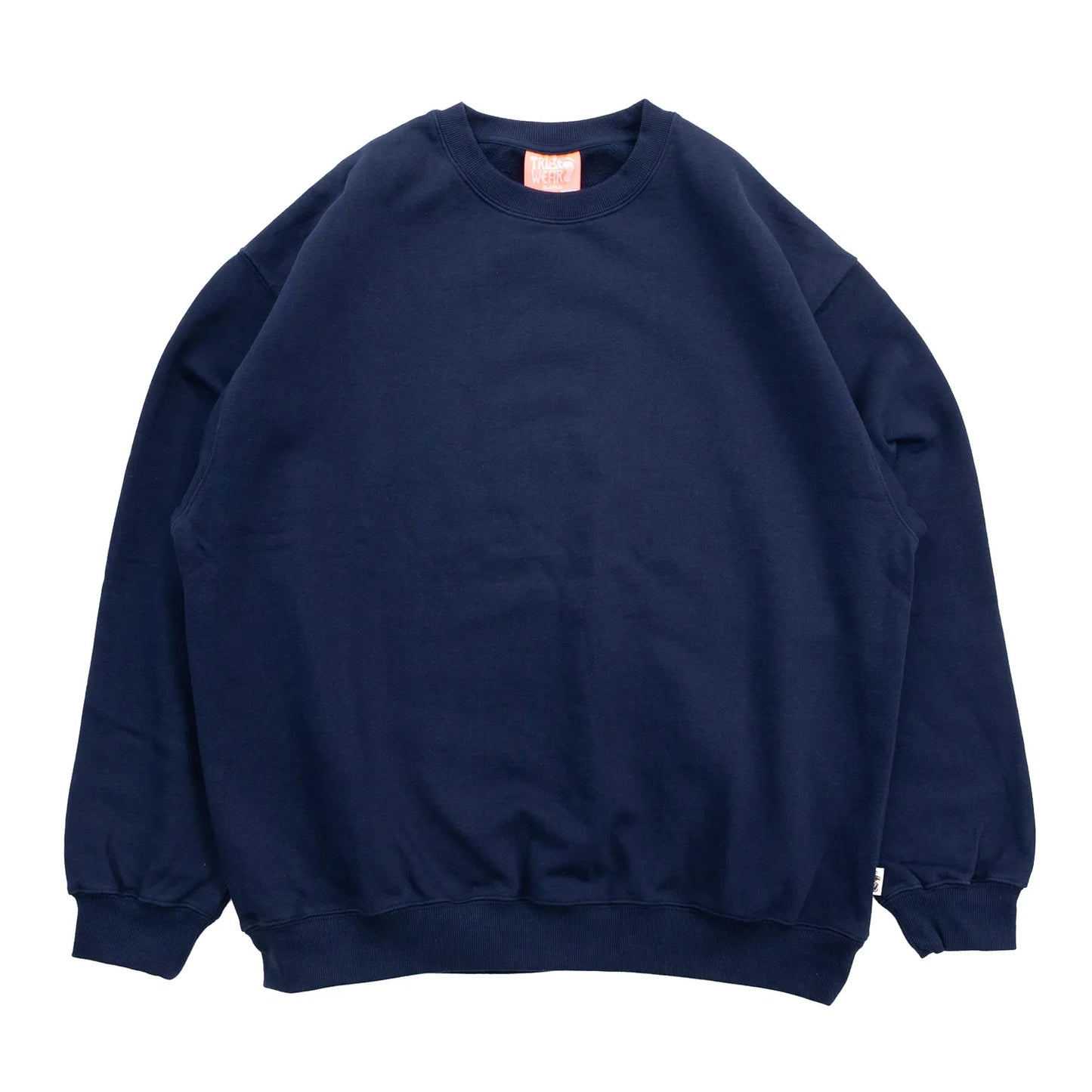 TRIBE WEAR(トライブウェア)の肉厚な生地感とファットなシルエットのクルーネックスエット「BASIC SWEAT CREWNECK」のNAVYカラーの正面からの商品写真