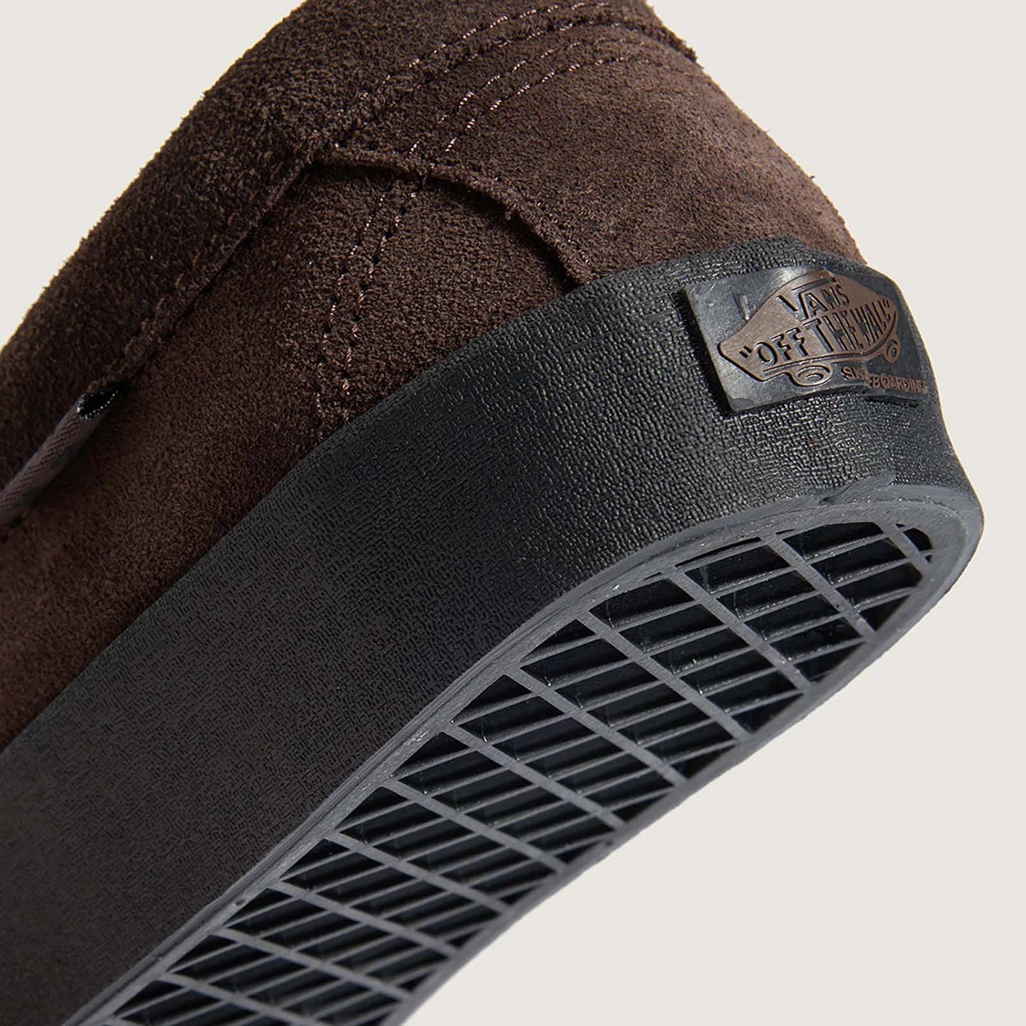VANSのローファータイプのスケートボードシューズ「SKATE LOAFER」のBROWNカラーのヒール部分の写真