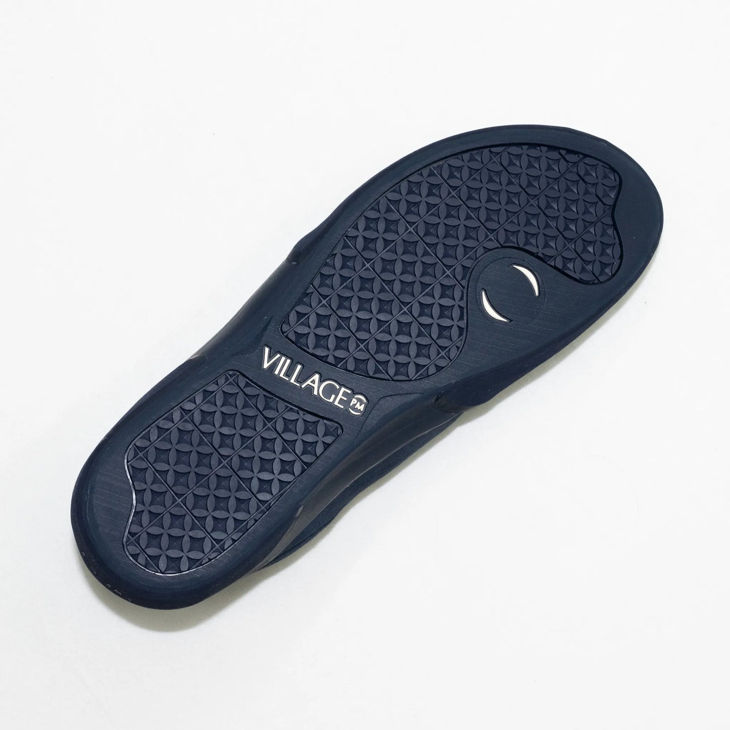 フランス・パリを拠点とする「VILLAGE PM」のアッパーにスエード生地を使用したスケートボード・スケボーシューズ「1:00」のNAVY / NAVYカラーのアウトソールの写真