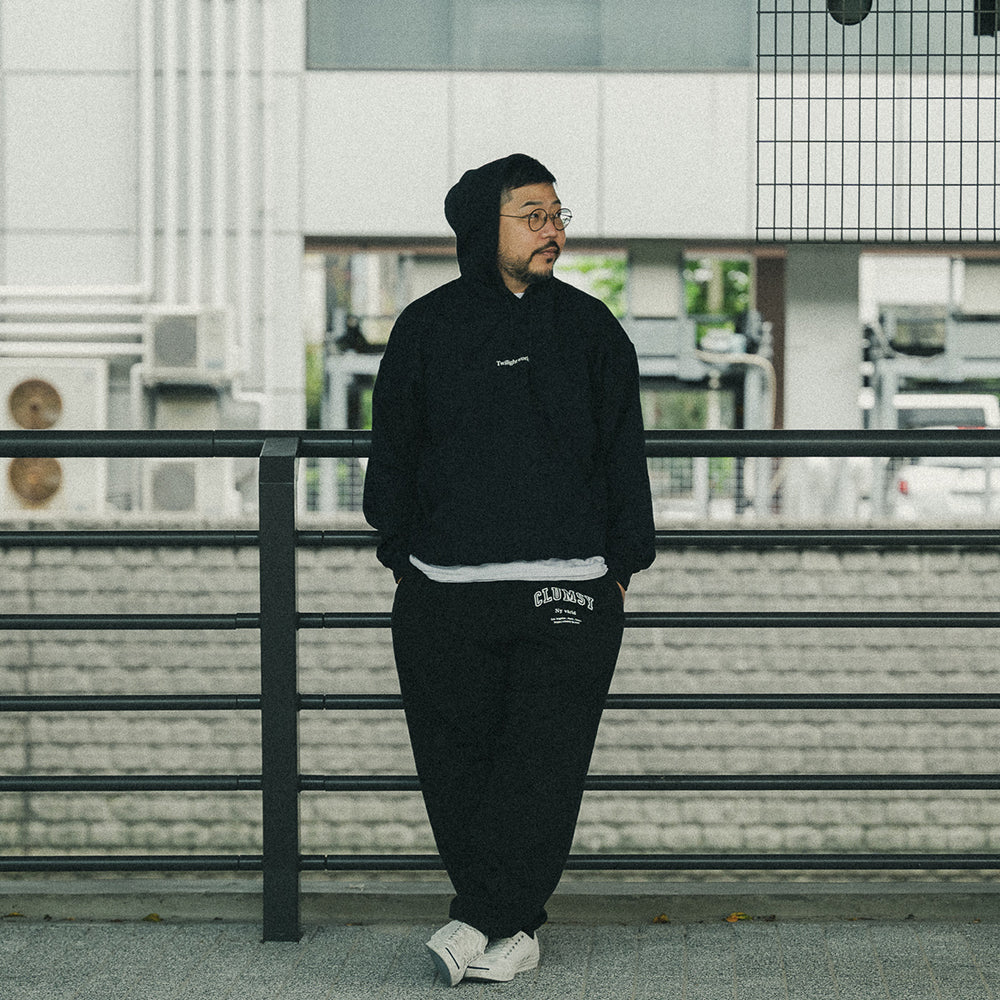 CLUMSY PICTURES COLLEGE SWEAT PANTS - BLACK