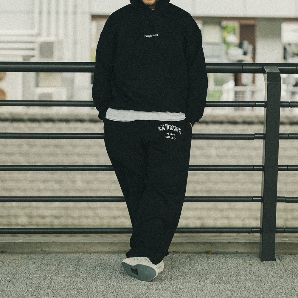 CLUMSY PICTURES COLLEGE SWEAT PANTS - BLACK