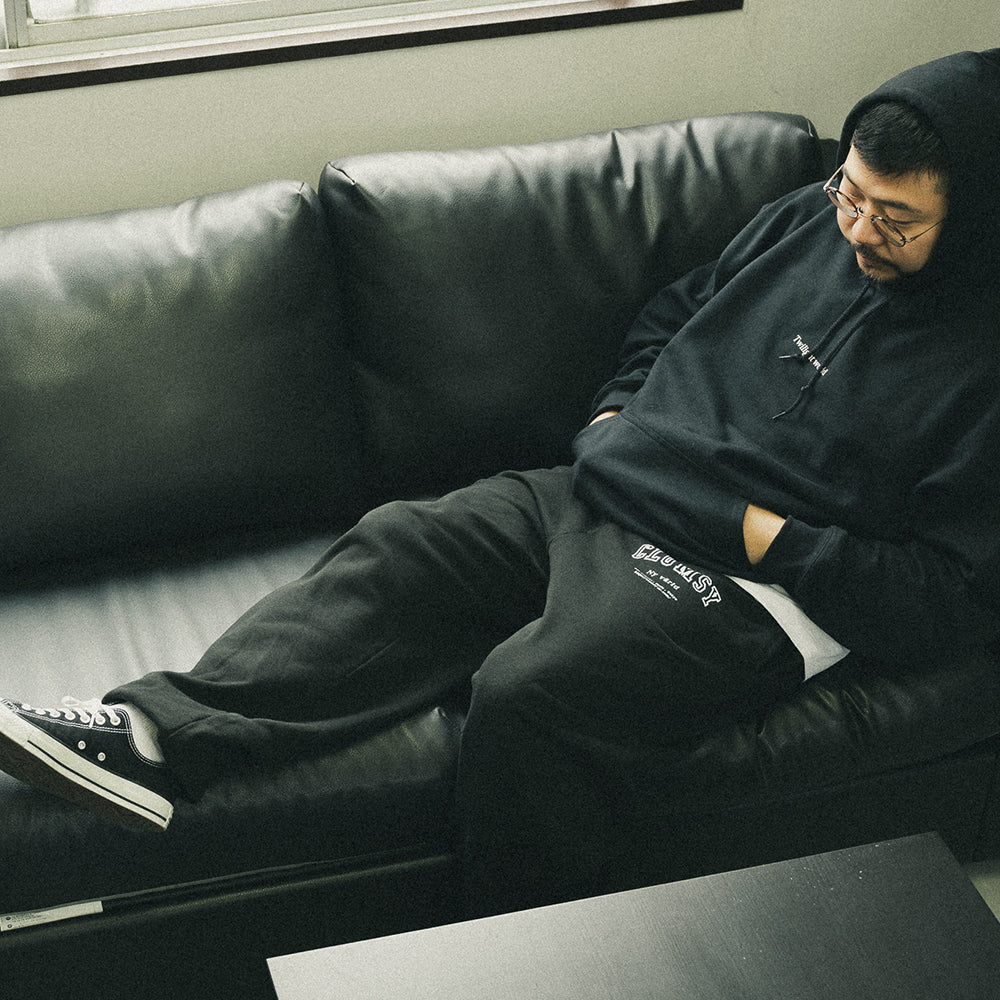 CLUMSY PICTURES COLLEGE SWEAT PANTS - BLACK