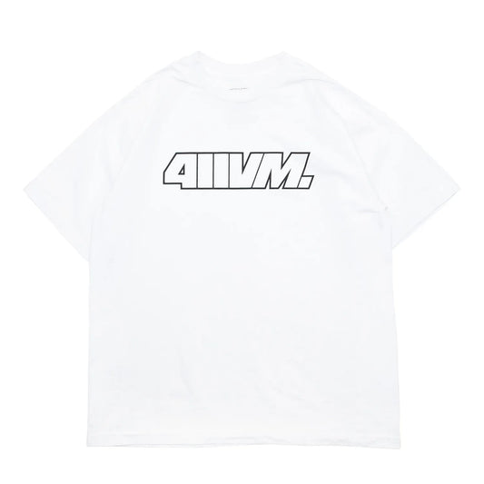 限定リリースされた「411VM 復刻コレクション」からOGロゴがフロントに大きくプリントされたTシャツ「411VM OUTLINE GARMENT PREMIUM TEE」の前面の商品写真