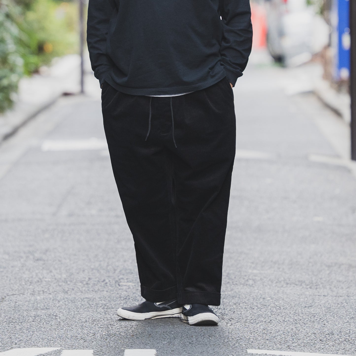 CLUMSY PICTURES 2 PLEATS EASY TRAD CORD - NAVY