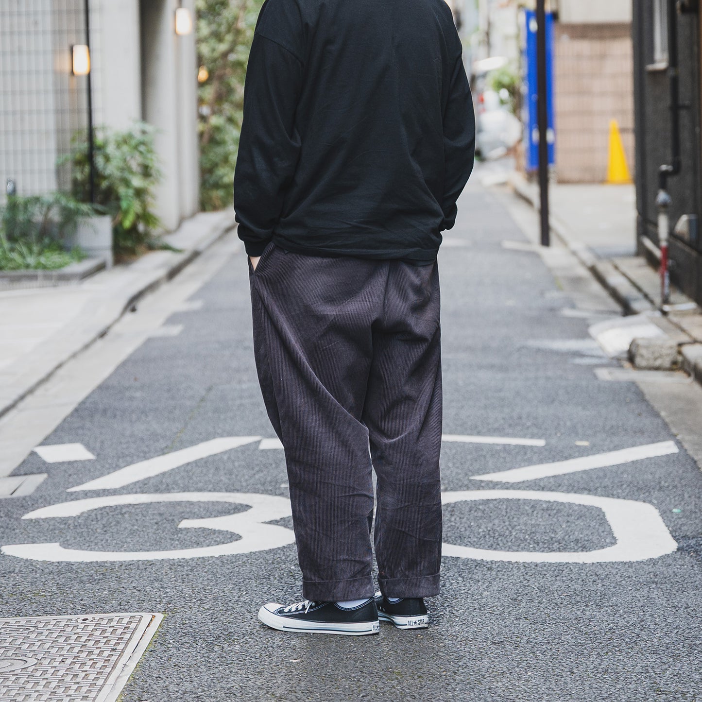 CLUMSY PICTURES 2 PLEATS EASY TRAD CORD - NAVY