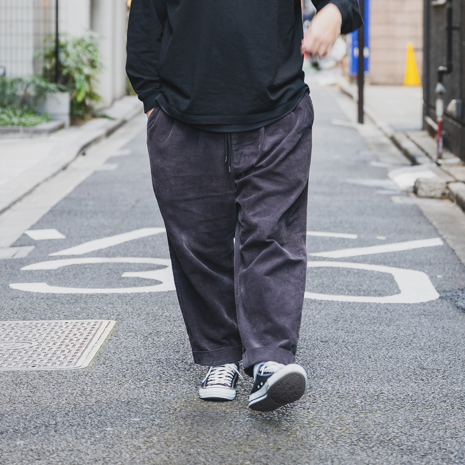 clumsy. PICTURES / 2 PLEATS EASY TRAD CORD - BLACK – Prime