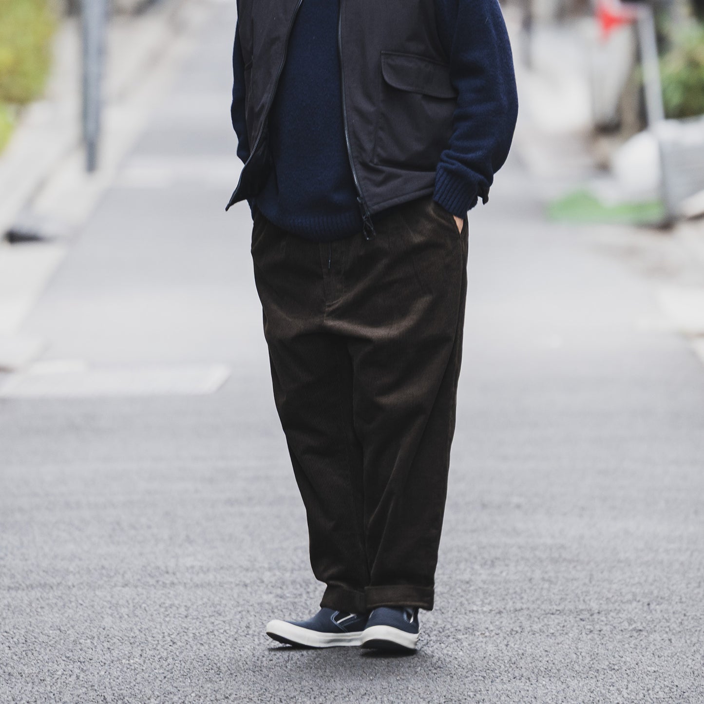 CLUMSY PICTURES 2 PLEATS EASY TRAD CORD - NAVY