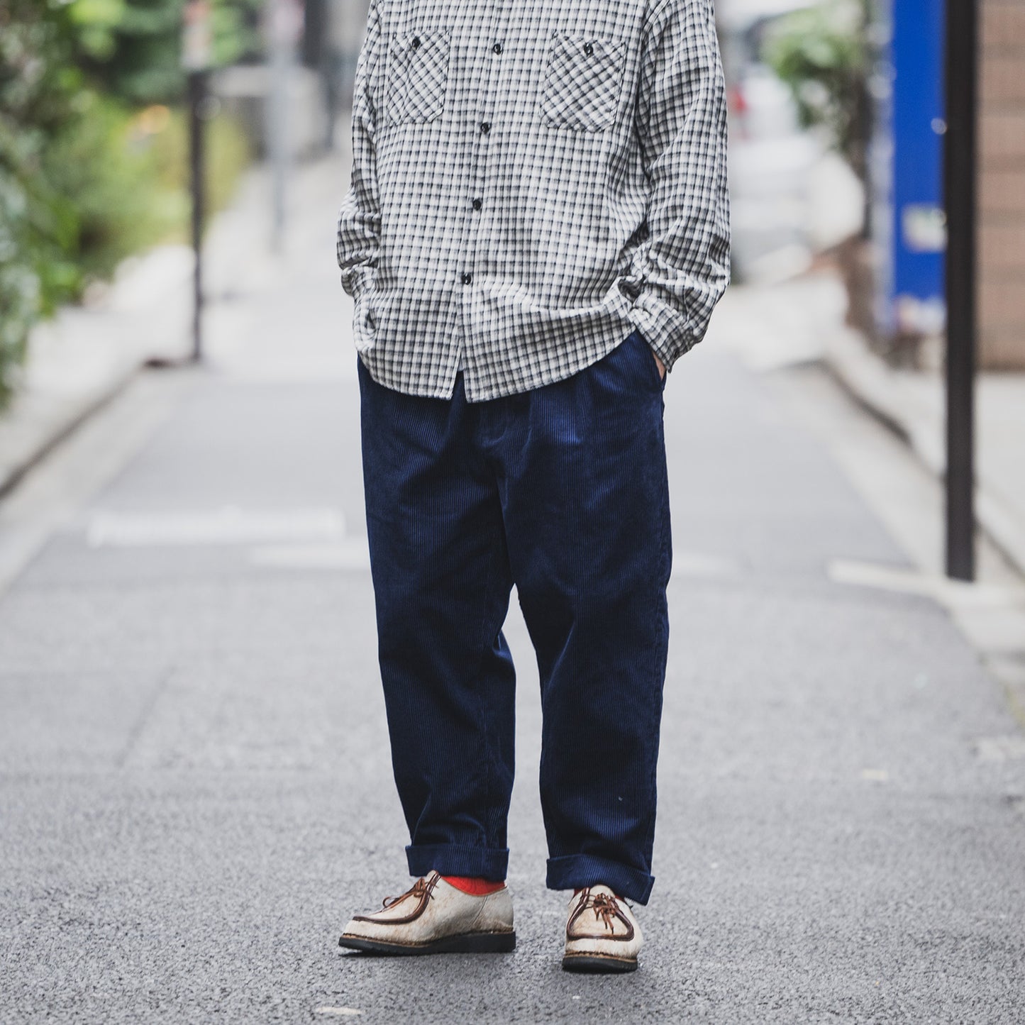 CLUMSY PICTURES 2 PLEATS EASY TRAD CORD - NAVY