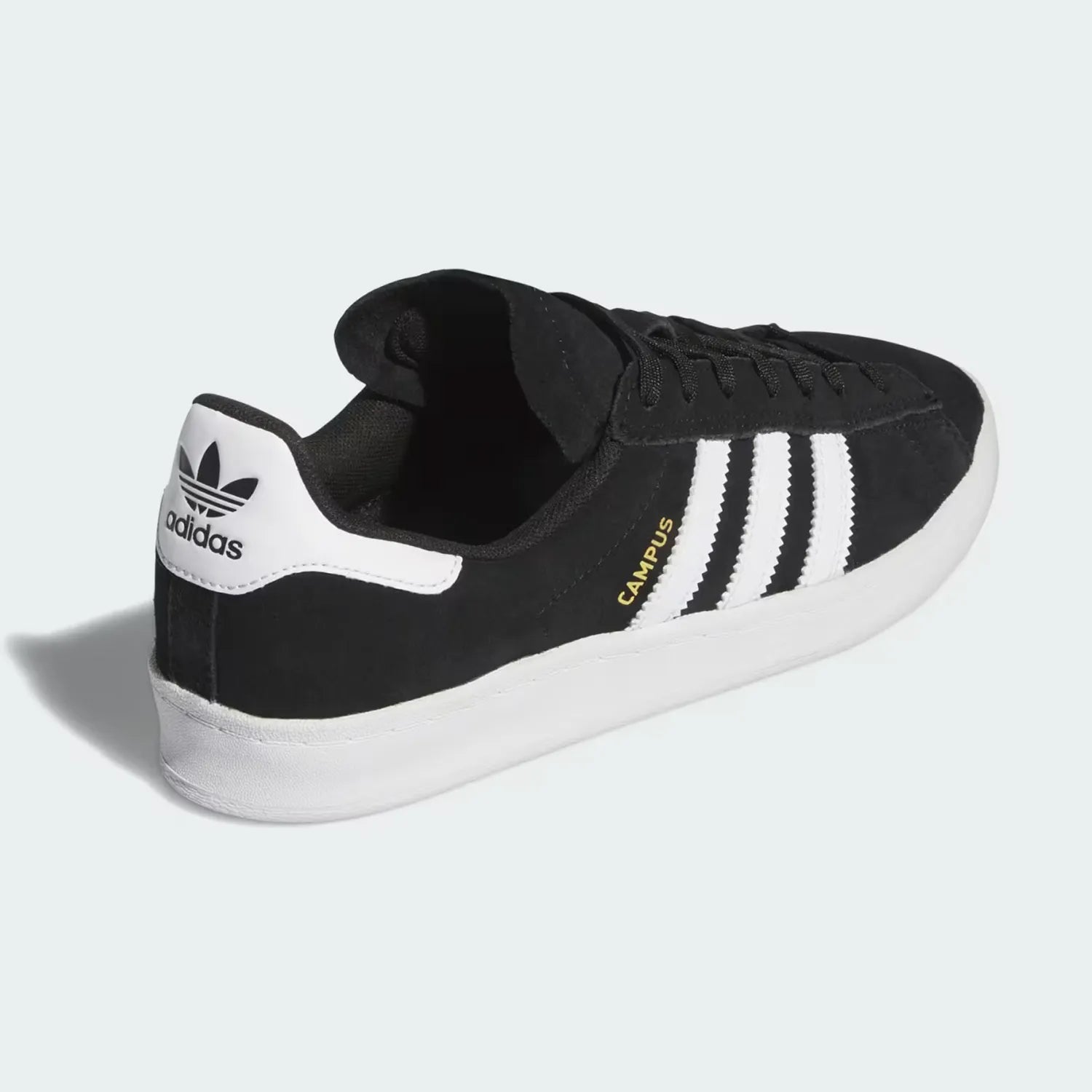 ADIDAS SKATEBOARDING(アディダススケートボーディング)のスケボー・スケートボードシューズ「CAMPUS ADV (B22716)」のBLACK/WHITEカラーの右足右斜め後ろからの商品写真